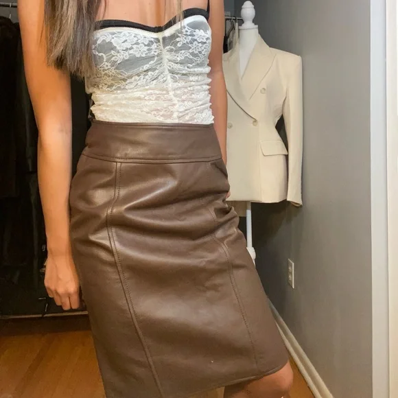 Chic Brown Leather Pencil Skirt - Picture 1 of 9